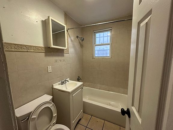 4th image of 11915 195th St #1