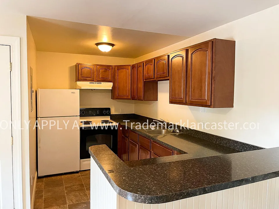 853 Manor St #4