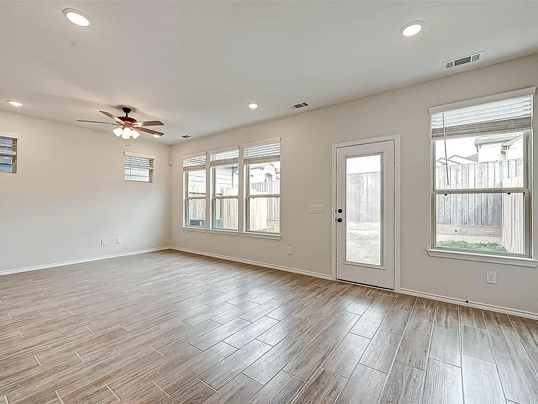 10311 Harmon Smith Dr — Photo 4