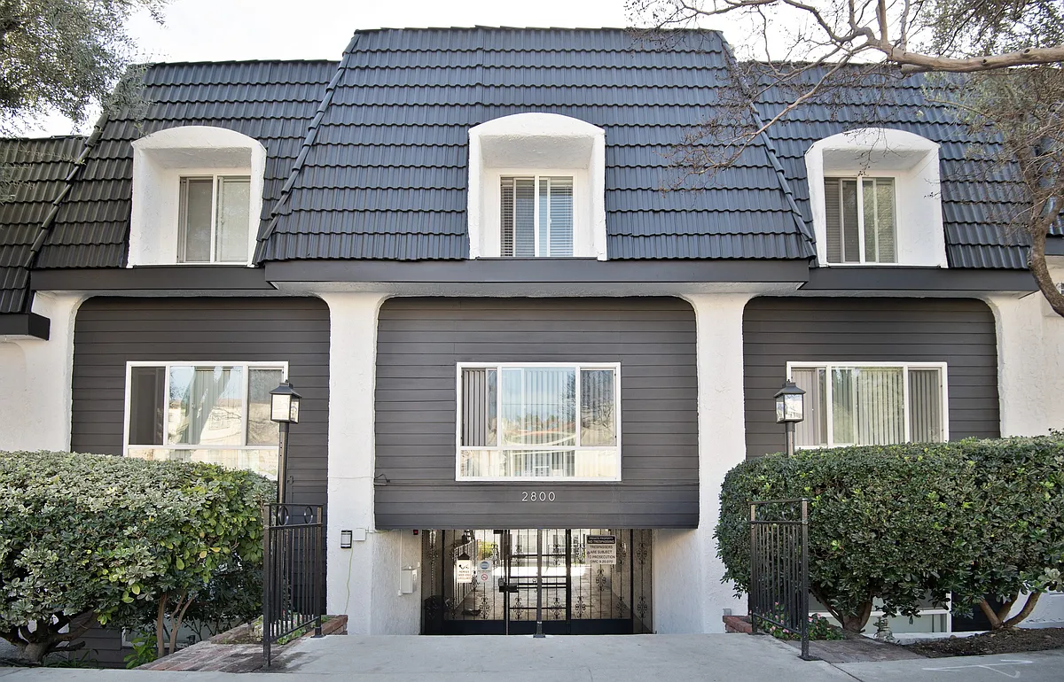 Building Photo - Sunset Ridge at La Crescenta