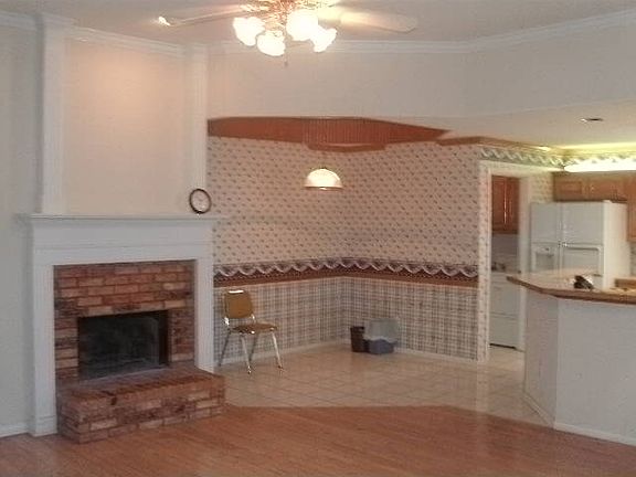 3rd image of 7501 Beverly Dr