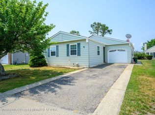 4 Leighton Ct, Toms River, NJ 08757