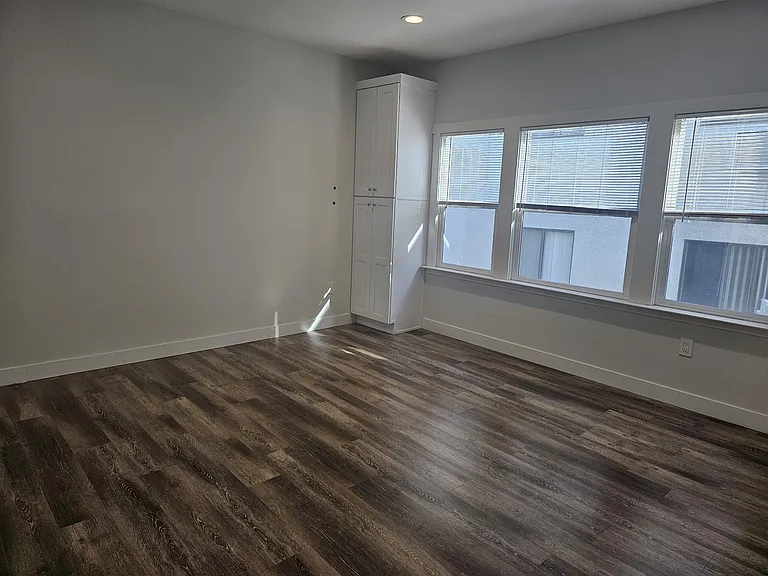 831 1/2 S Catalina St — Photo 1