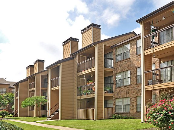 Hilton Head Apartments ; Dallas, TX ; Exterior