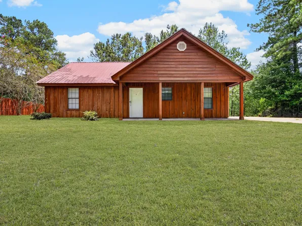 61 Pinehill Dr, Collins, MS 39428