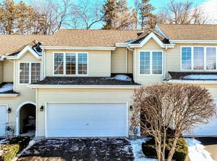 1526 Golden Oak Dr, Woodstock, IL 60098