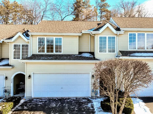 1526 Golden Oak Dr, Woodstock, IL 60098