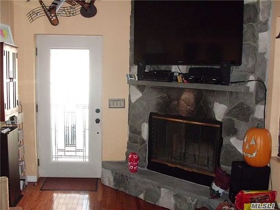 2nd image of 11 Liberty Ave