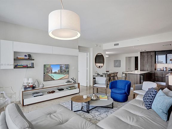 4th image of 68 SE 6th St APT 907