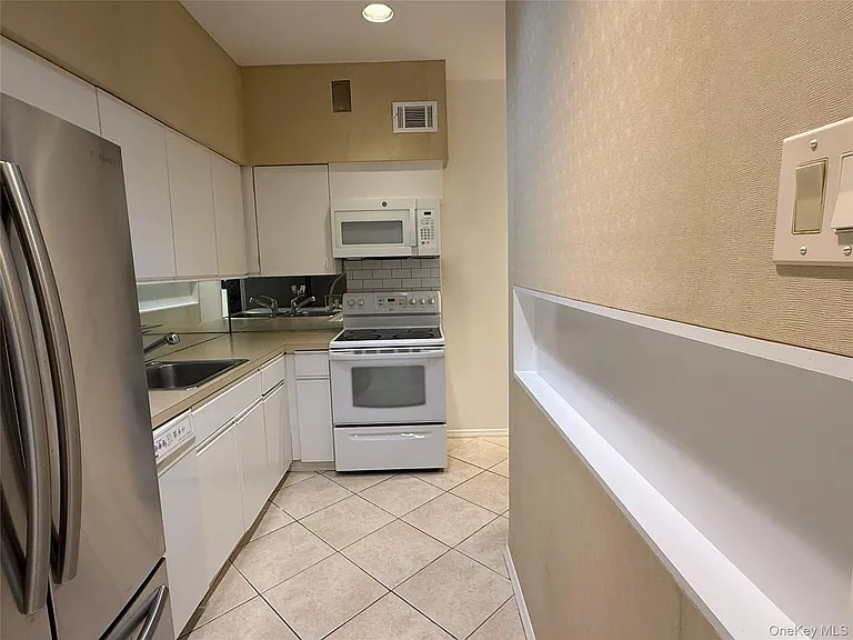 130 S Middle Neck Rd #2 — Photo 10