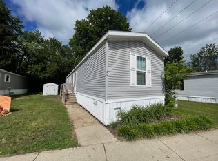 49 W Manor St, Oxford, MI 48371
