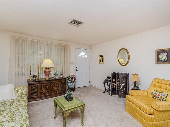 3rd image of 1019 Croydon Ln