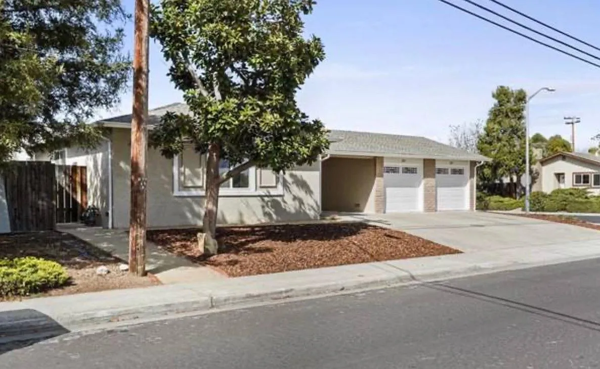 3434 Brookdale Dr — Photo 1