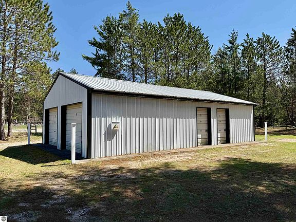 2nd image of 3044 S 29th Rd