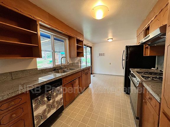5th image of 9425 Tacoma Ave S