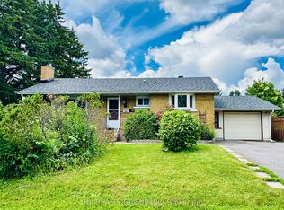 77 Meadowlands Dr W, Ottawa, ON K2G 2R9