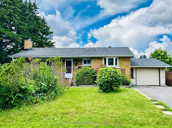 77 Meadowlands Dr W, Ottawa, ON K2G 2R9