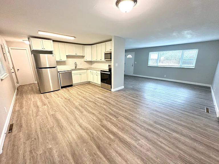 2274 Broadmoor Dr — Photo 6