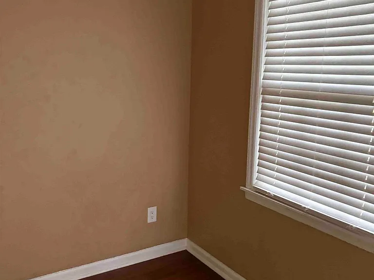 1902 Lyle Dr — Photo 9