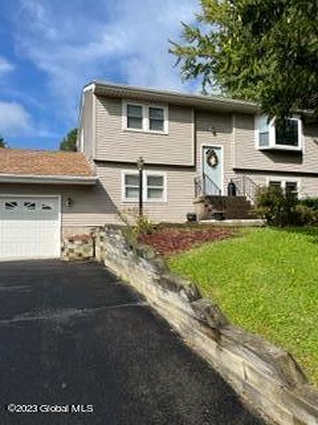 2nd image of 27 Suncrest Drive