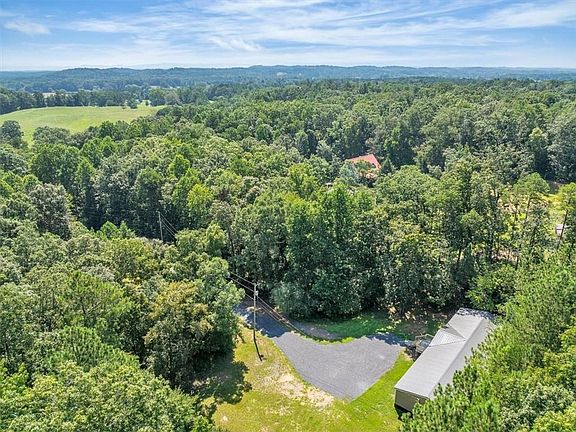 3rd image of 827 Brackett Ridge Rd