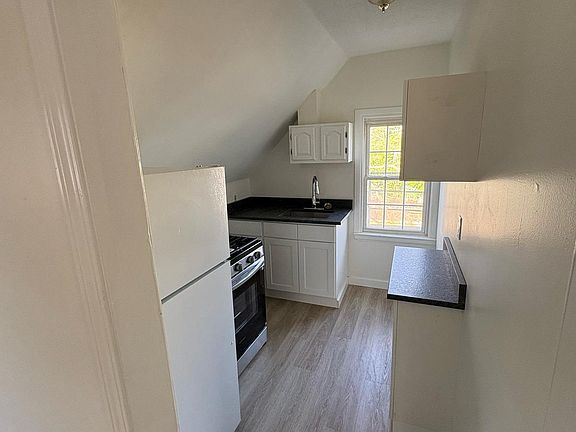 4th image of 208 Howard Ave Floor 3