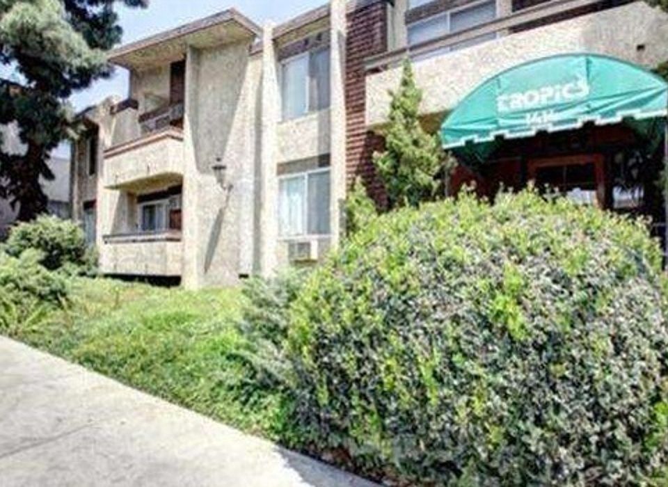 1st image of 1414 N Fairfax Ave APT 204