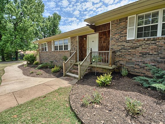 4th image of 2501 Bradley Ln