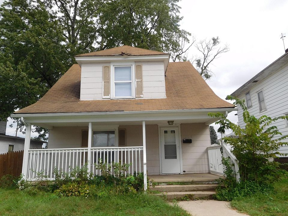 1st image of 916 Clover St
