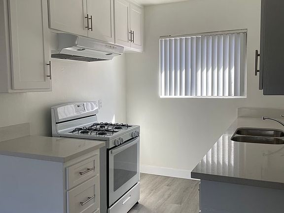 5th image of 821 Glenway Dr #10