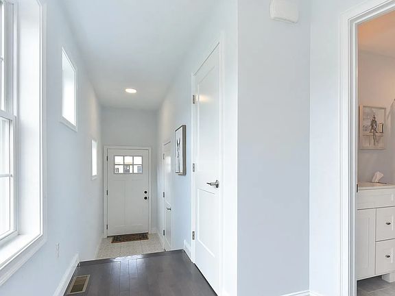4th image of 325 Greenwich Ave #1