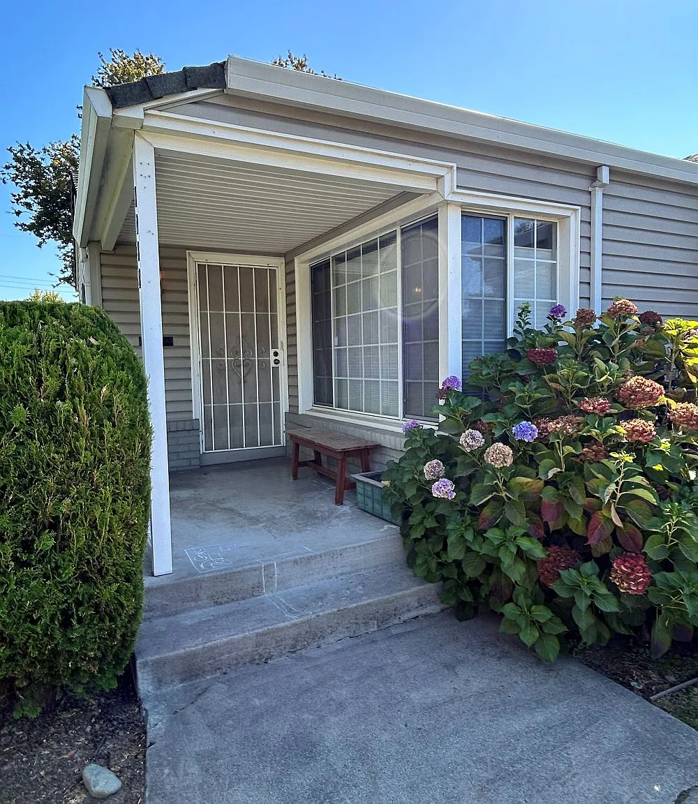 1038 Darnel Way — Photo 3
