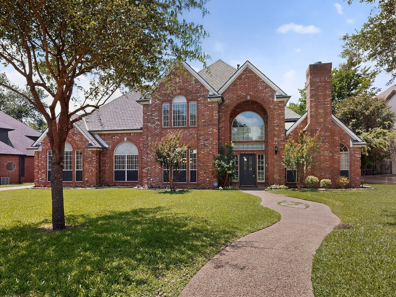 204 Country Club Dr