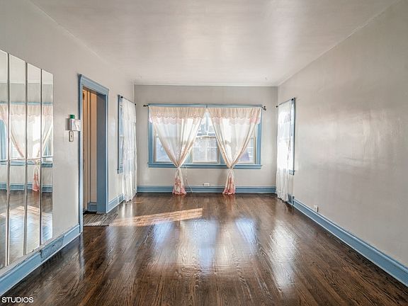 2nd image of 640 22nd Ave