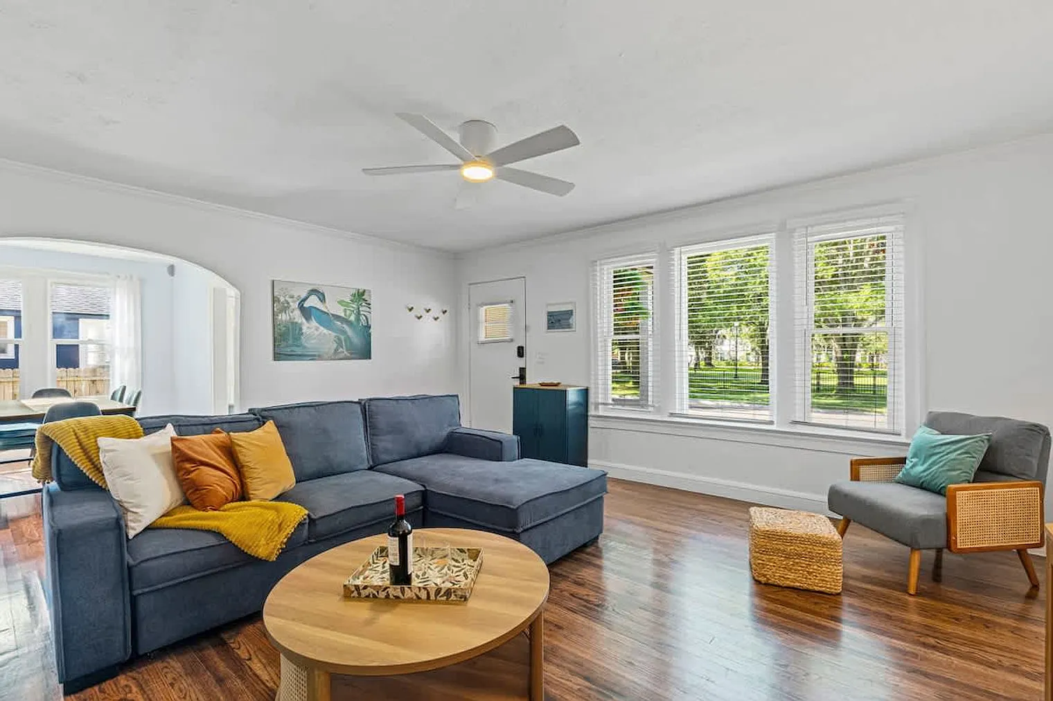 2 bed, 1.0 bath, 1119 sqft, $3,123 — Photo 3
