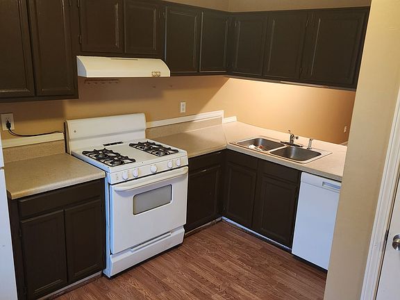 4th image of 553 Harbor Lake Ct