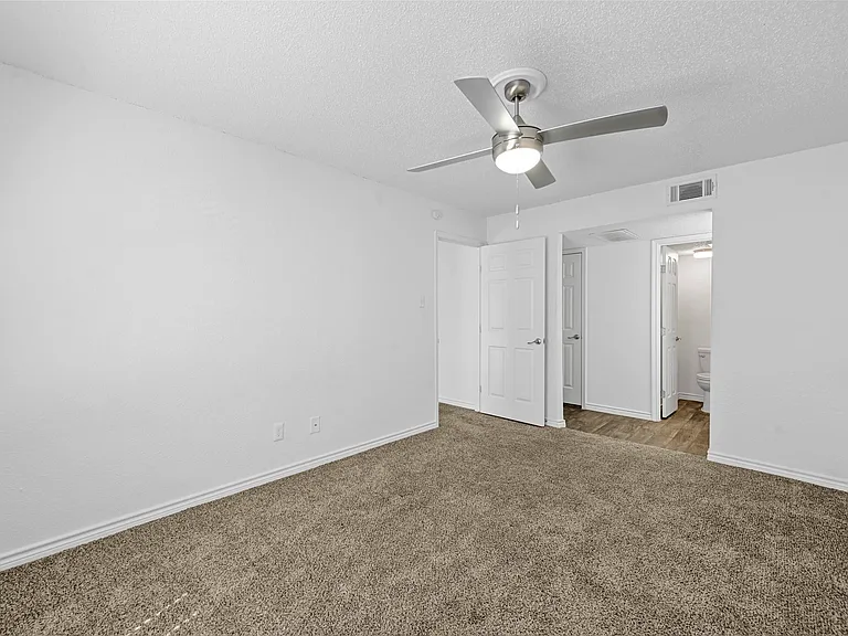 Spacious bedrooms or office space