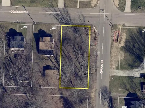 Pearl Ave SE, Massillon, OH 44646