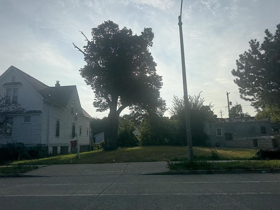 1st image of 3757 North Port Washington AVENUE