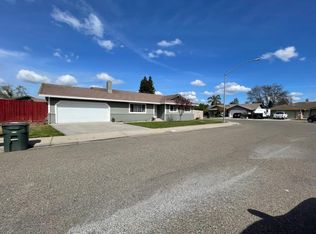 12111 Cherry Dr, Waterford, CA 95386