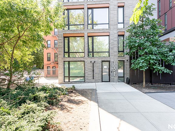 4th image of 131 Concord St #10A