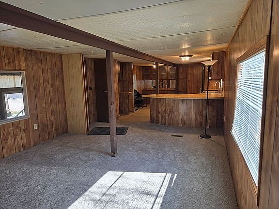 2nd image of 1701 N Glenbrook Rd