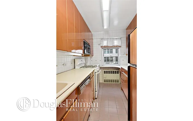 Sold by Douglas Elliman | media 28