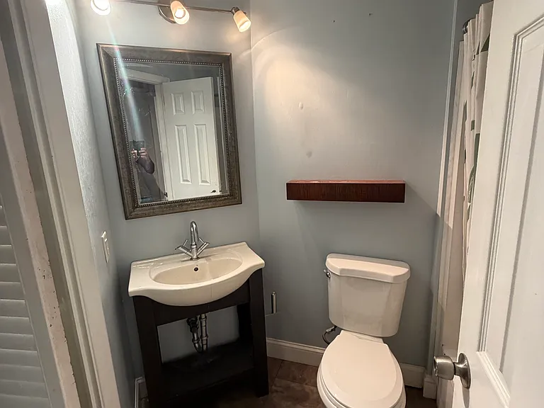 208 Elm St #1 — Photo 4