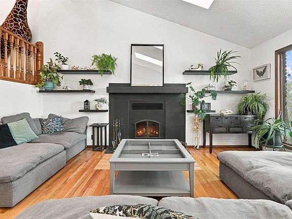 4th image of 296 NE Woodbine Blvd SW
