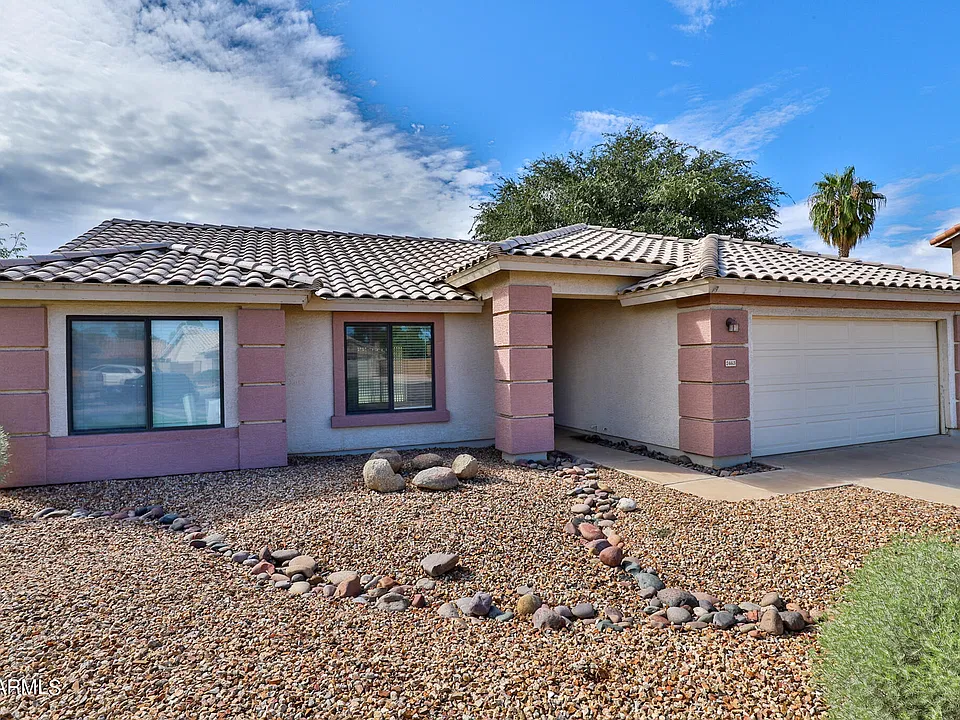 2463 E Longhorn Pl