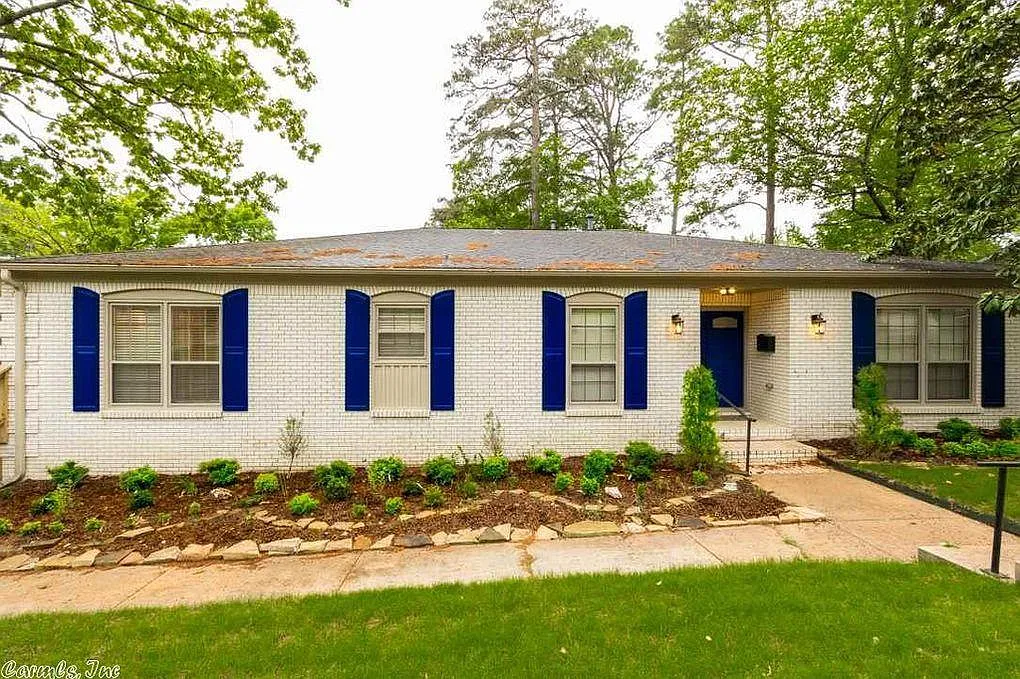 6 bed, 4162 sqft, $2,800 — Photo 1