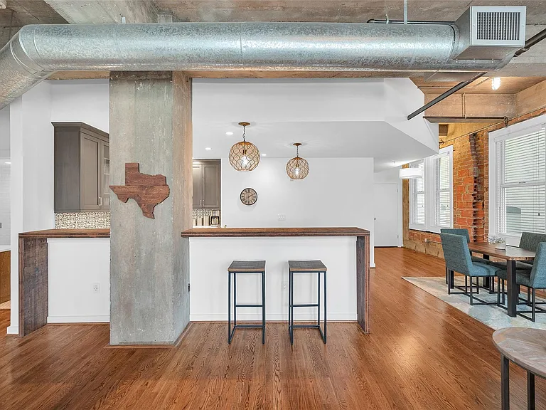 204 Travis St #4A — Photo 5