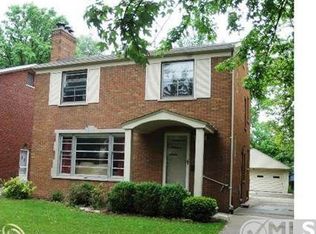 1978 Broadstone Rd, Grosse Pointe Woods, MI 48236
