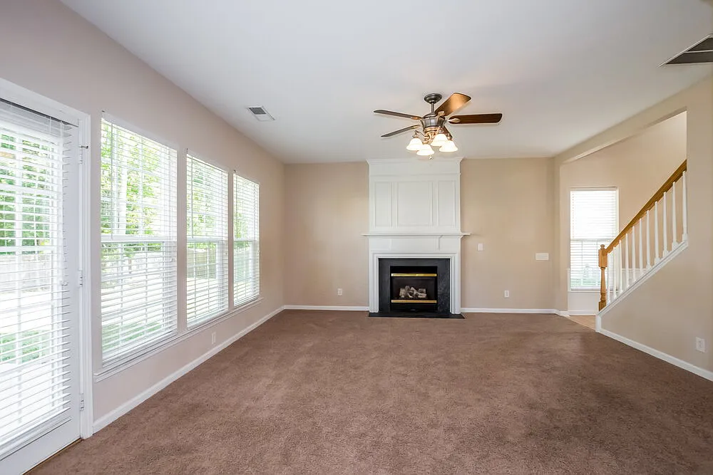 5 bed, 2.5 bath, 2382 sqft, $3,470 — Photo 2